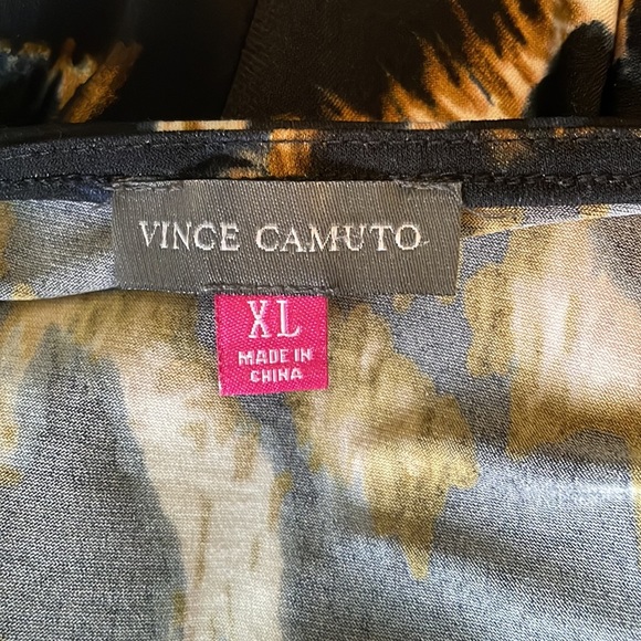Vince Camuto 3/4 sleeve top polyester / spandex blend. - Picture 6 of 6
